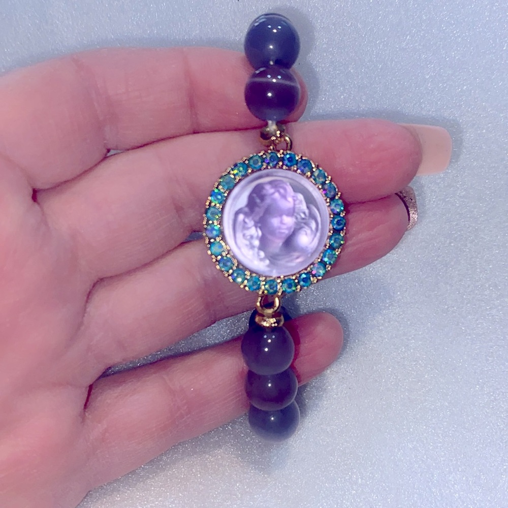 Elegant Purple Cameo Bracelet